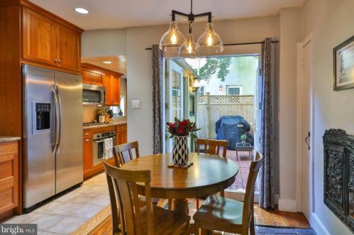 401 Iseminger St, Philadelphia PA  19147-1113 exterior