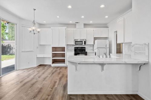 1285 Burgundy Ln, Manteca CA  95337-6874 exterior