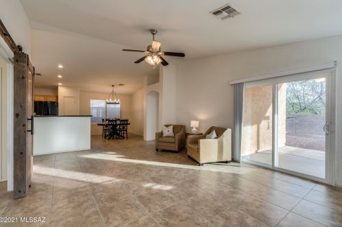 8782 Desert Valley Way, Tucson, AZ 85747-5193