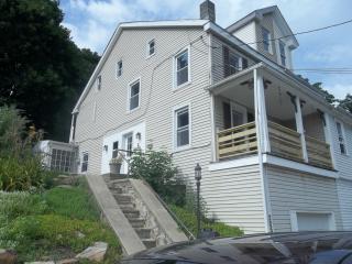 205 Main St, Parkesburg, PA 19365-1129