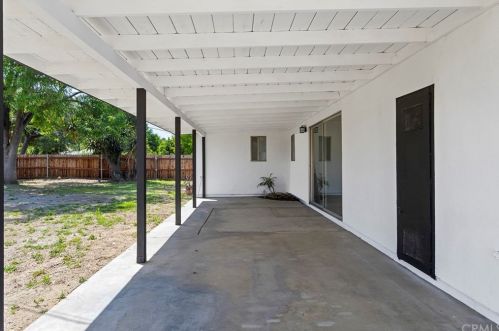 5720 Wisteria Dr, Riverside CA  92504-1533 exterior