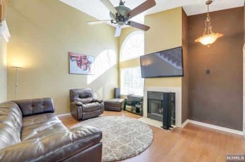 10 Evans Ct, Bedminster, NJ 07921-1841