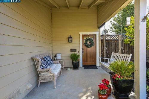 13 Velasco Ct, Danville, CA 94526-3043