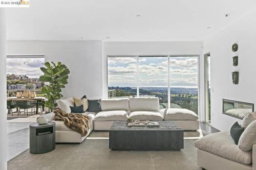 1560 Grand View Dr, Berkeley CA 94705-1637 exterior