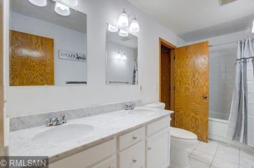 2547 Unity Ave, Minneapolis MN  55422-3451 exterior