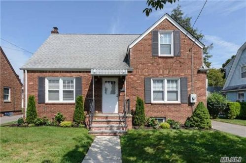 314 9 St, New Hyde Park NY  11040-5523 exterior