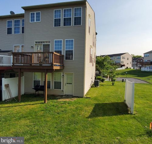 46 Streamside Pl, Falling Waters, WV 25419-4358