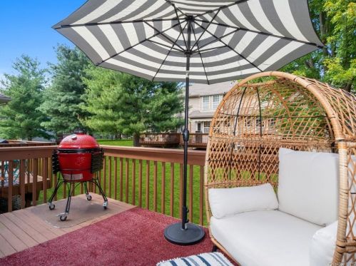 248 Crestwood Ct, Fishkill NY  12524-3312 exterior