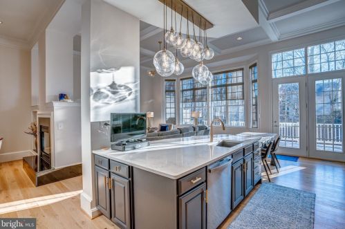 18285 Mullfield Village Ter, Leesburg VA  20176-7466 exterior