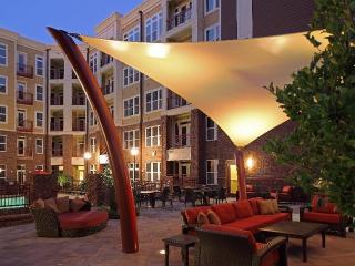 808 Hawthorne Ln, Charlotte NC  28204-2249 exterior