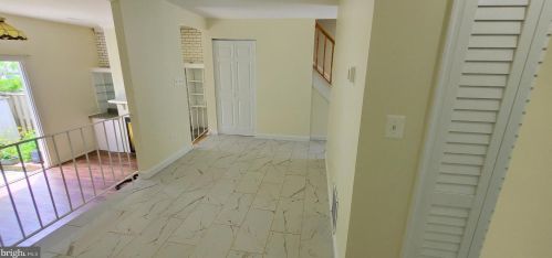 425 Reneau Way, Herndon VA  20170-4521 exterior