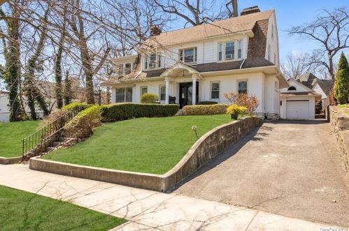 86-08 Edgerton Blvd, Jamaica, NY 11432-2208