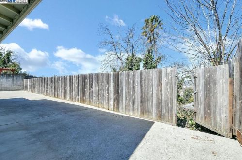 940 Marlesta Rd, Pinole CA  94564-2609 exterior