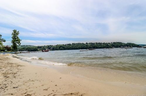 13 Clearview Dr, Brookfield Center CT  06804-1407 exterior