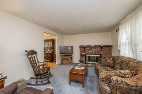3112 Julie Dr, Library, PA 15129-9447