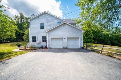 270 Prosperous Valley Rd, Middletown NY  10940-8707 exterior