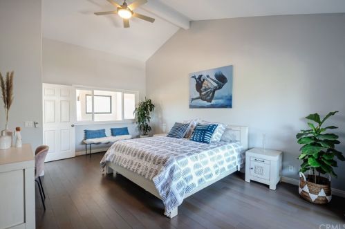 4 Bermuda Ct, Manhattan Beach CA  90266-7240 exterior