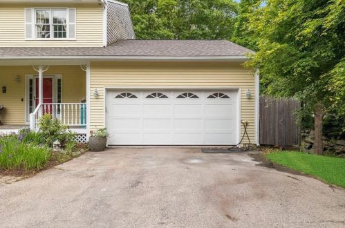 78 Village Hill Ln, North Kingstown RI  02852-7014 exterior