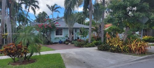 468 4th St, Hialeah, FL 33010-5316