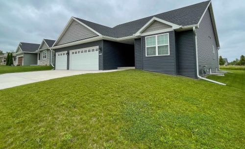 1372 Primrose Ln, Fond Du Lac WI  54935-1879 exterior