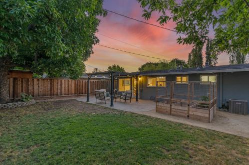 814 Lakehaven Dr, Sunnyvale CA  94089-2553 exterior