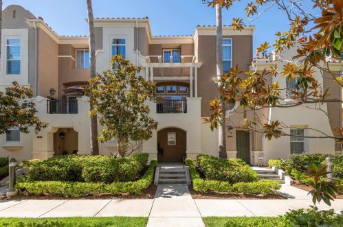 2740 Farragut Rd, San Diego, CA 92106-6105
