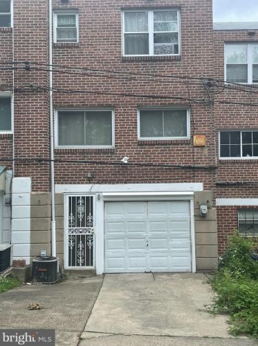 6522 Mascher St, Philadelphia, PA 19120-1040