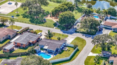 5581 Sarazen Dr, West Palm Beach, FL 33413-1275