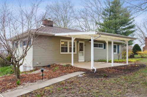 35 Cassandra Dr, Waterbury, CT 06716-1701