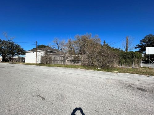 907 Morton St, Richmond TX 77469-3076 exterior