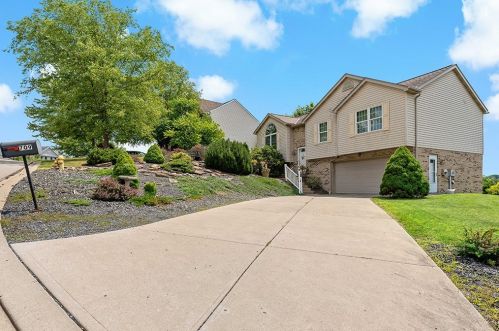 709 Wil Tara Dr, Pittsburgh, PA 15236-4513