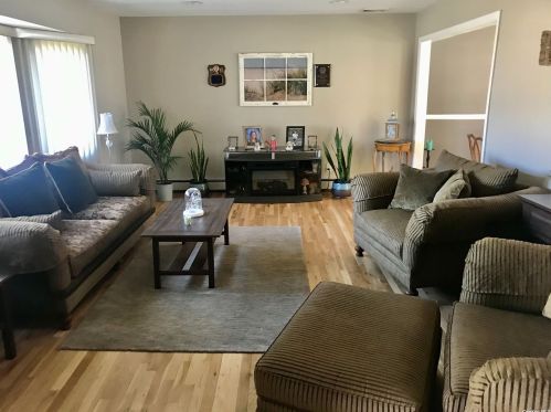 1880 Nitas Pl, North Wantagh, NY 11793-3608