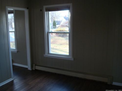 13 Riverview Ave, Groton CT 06340-3513 exterior