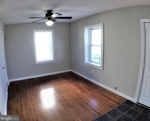 20 Loudoun St, Lovettsville VA  20180-8510 exterior