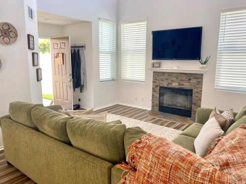 45372 Escalante Ct, Temecula CA  92592-5725 exterior