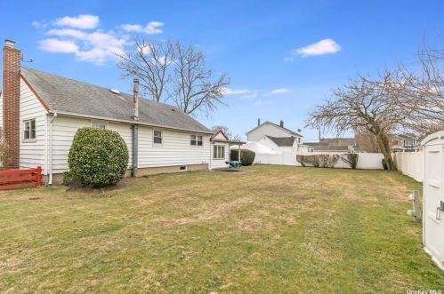 55 Spruce Ave, Bethpage NY  11714-1328 exterior