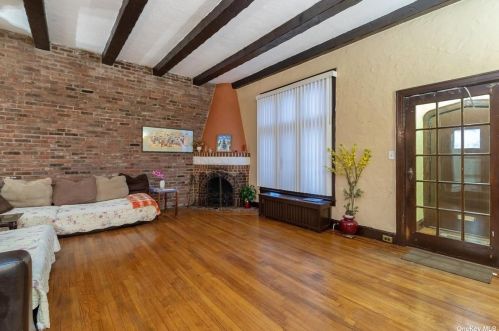 130-61 229th St, Jamaica, NY 11413-1324