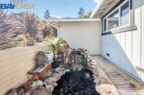 1878 Astor Dr, San Leandro, CA 94577-5307
