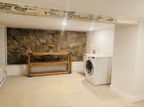 4 Bishop Ct, United States Coast Guard Ac CT  06320-5601 exterior