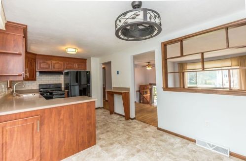 11 Colleen Cir, Billerica MA 01821-5846 exterior