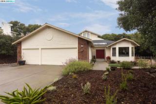 13722 Campus Dr, Oakland, CA 94605-3832