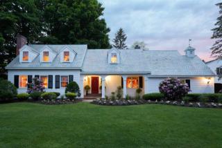 4 Chestnut Hill Rd, Albany, NY 12211-1661