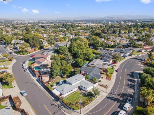 7793 Peppertree Rd, Pleasanton CA  94568-1348 exterior