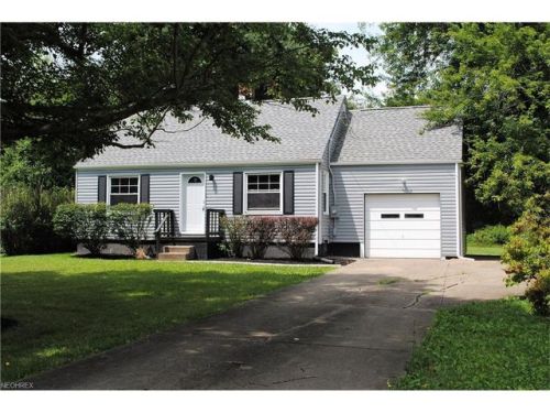 4576 East Dr, Youngstown, OH 44505-1122