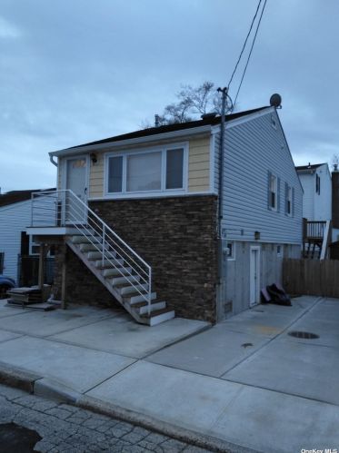 114 Malecon St, East Rockaway NY  11518-2328 exterior