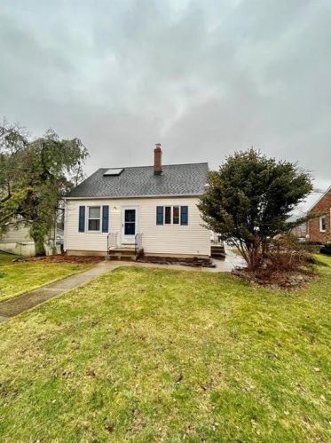 1410 Detweiler Ave, Hellertown, PA 18055-1125