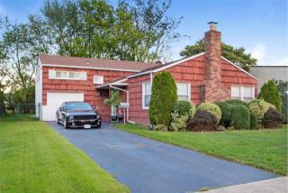 30 Jay St, Hicksville, NY 11801-5856