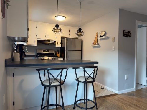 39 Bluestone Dr, Nashua NH  03060-6824 exterior