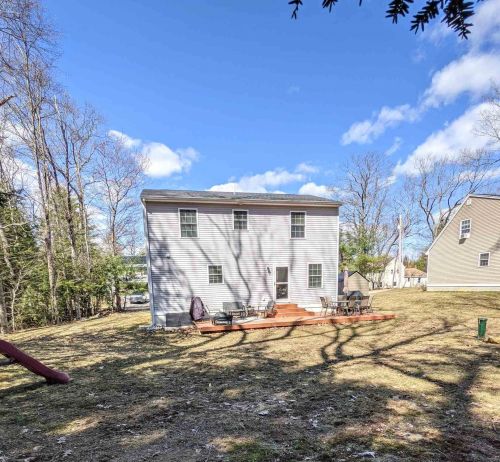 8 Ash St, Northwood, NH 03261-3933