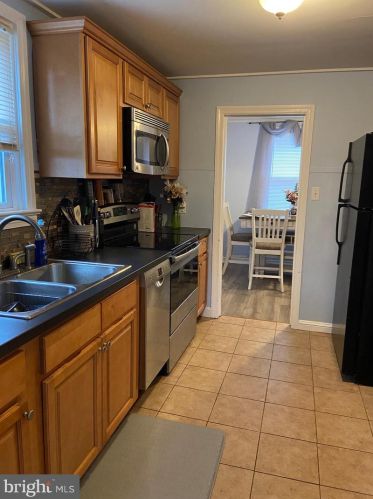 121 Hollywood Ave, Norristown PA  19403-1621 exterior